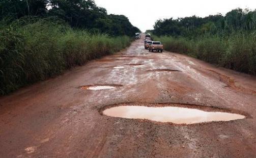 Mais da metade das rodovias brasileiras apresenta algum defeito