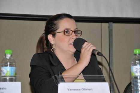 No concorrido mercado de trabalho de hoje em dia, fazer uma especializao voltada  rea em que se quer exercer seu ofcio  de suma importncia", diz Vanessa