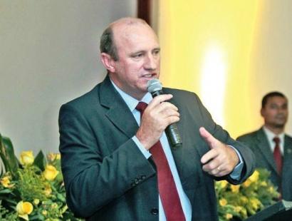 Ex-ministro da agricultura, foi inocentado de crimes envolvendo terras da Reforma Agrria