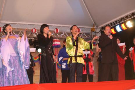 Grupo Todos Ns - Akemi Okamoto, Eunice Mizutani (sua esposa), Pedro Mizutani e Minoru Okamoto em apresentao no Festival Tanabata